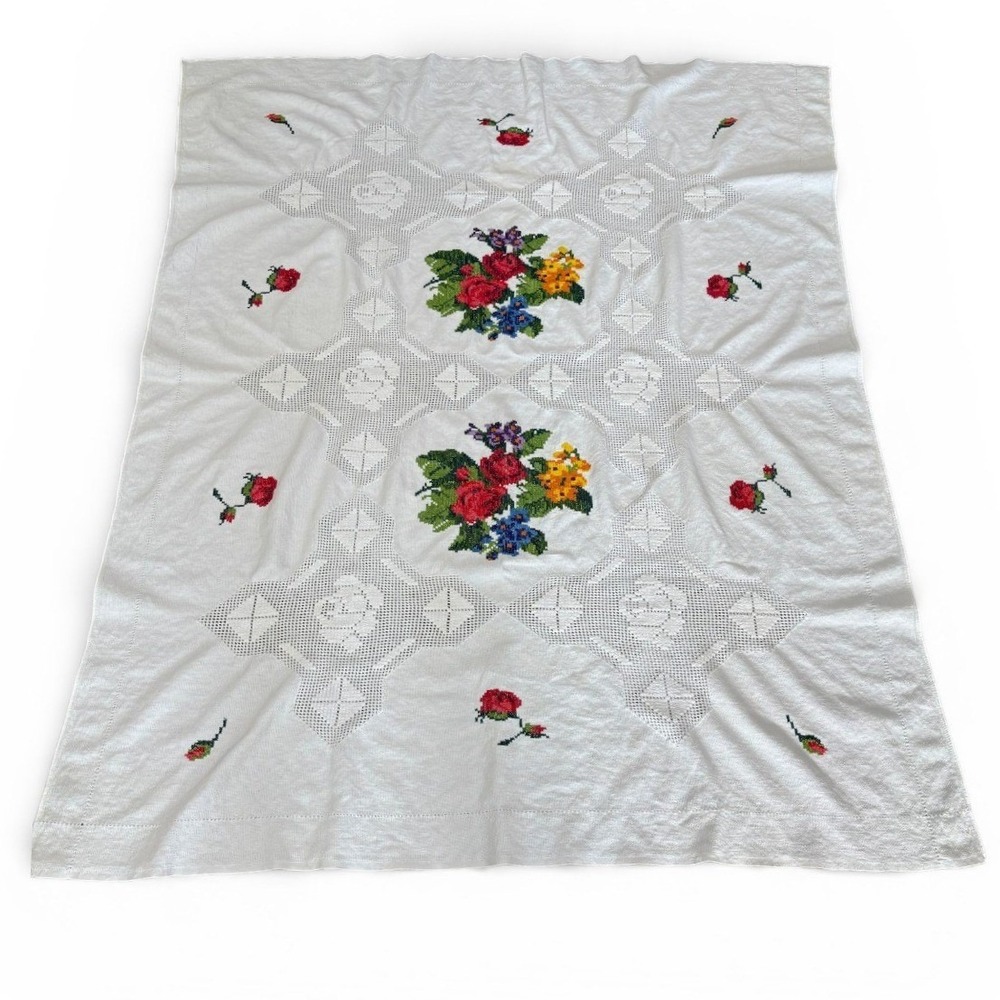 Vintage Hand Embroidered Openwork Floral Tablecloth White‎ Cotton 44"x 58"
